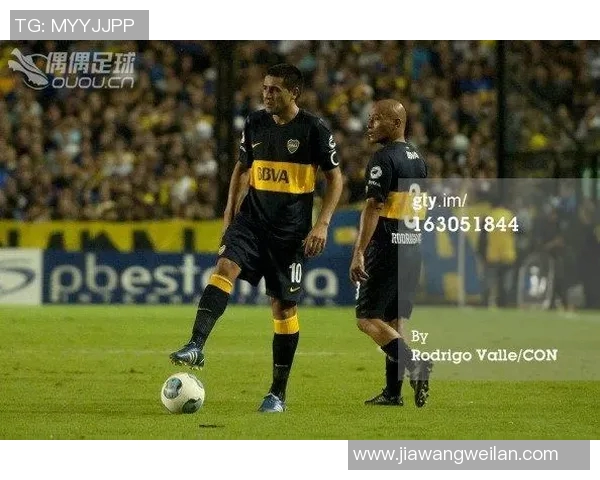 特洛克足球明星的传奇故事与辉煌成就揭晓