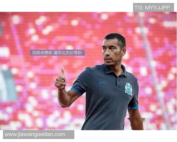 足球明星谦虚背后的故事：从辉煌到低谷的成长之路